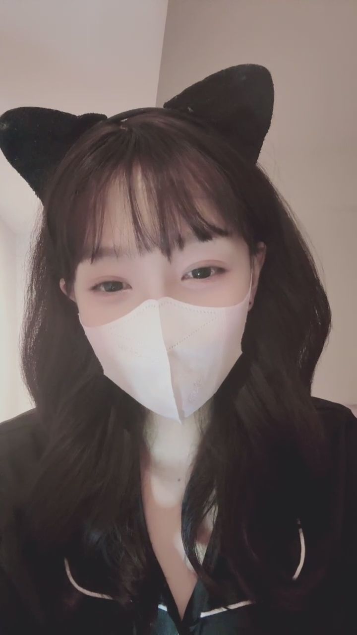  : 從開心的互動到靜靜看著你，想一直這樣陪在你身邊... 🐾✨ #貓耳 #女友感 #日常 #深情凝視