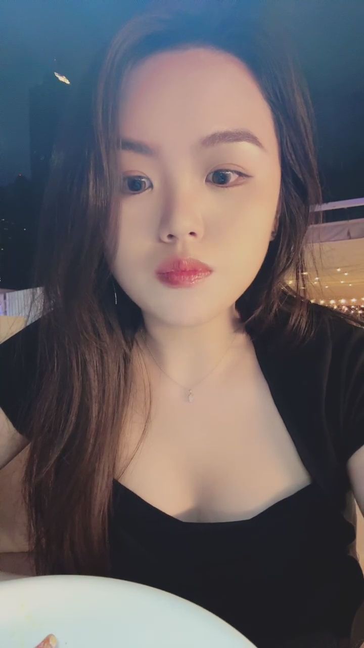  : 這樣的眼神誰能抗拒？💋 #女友感 #心動 #眼神交流 #微表情