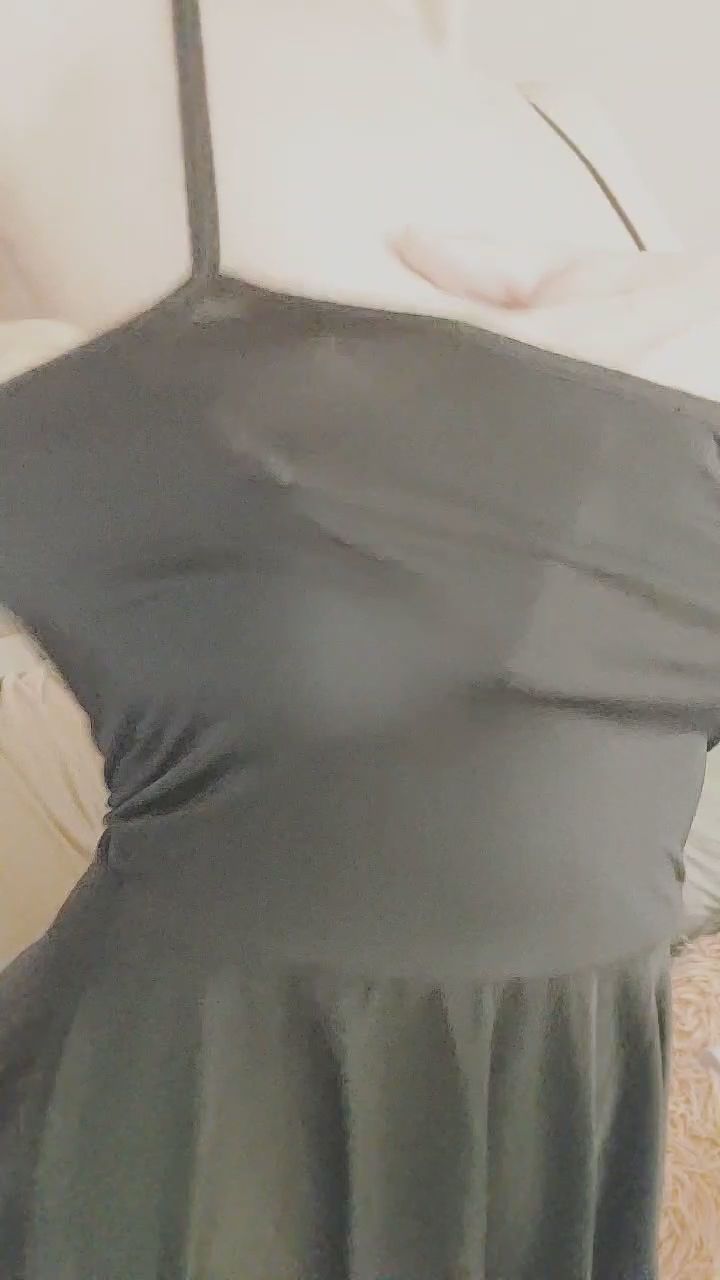  : 感受滑順肌膚的親密時刻，近距離的心跳加速 💓 #乳液保養 #性感肌膚 #親密互動