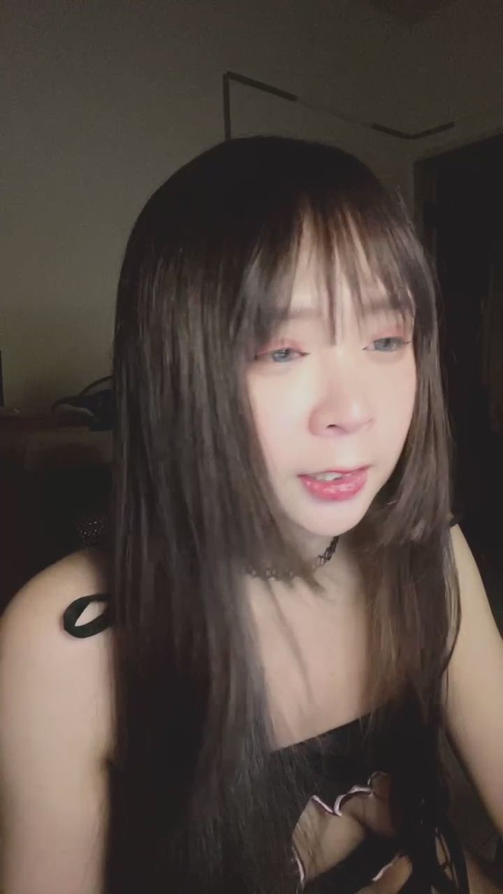 cherry0323 : 靠近一點,今天的上衣小丁設計有亮點喔!👀✨ #日常 #穿搭分享 #直播互動