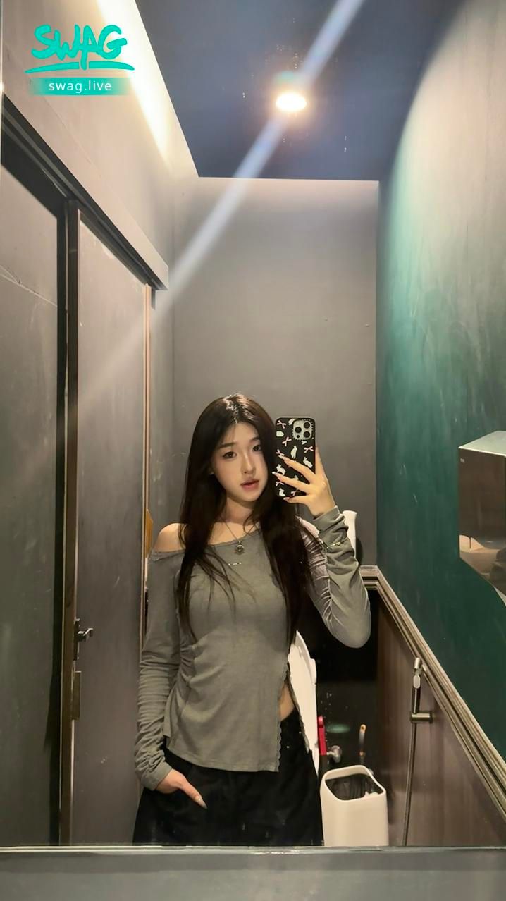 cutieivy : 9/17、20晚上10.直播 先提前預告給你們 我們直播見😚🤍