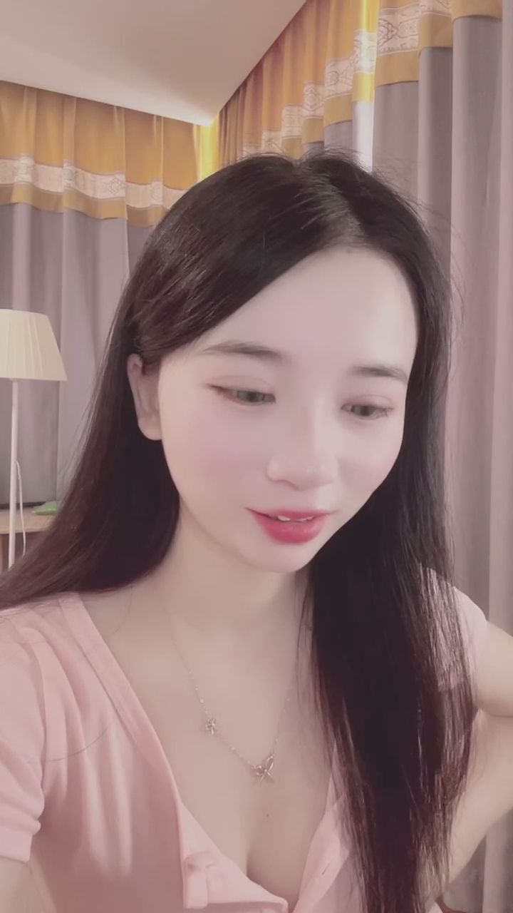  : 溫柔的笑容與眼神交會，今天也來陪我聊天吧！🥰 #女友感 #甜美 #直播