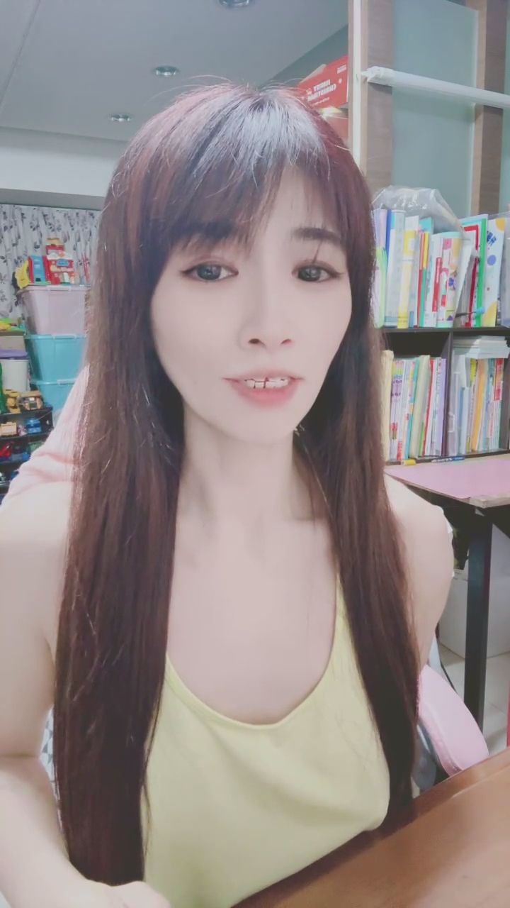 jenny105106 : 活力滿滿的瞬間!每一個表情都超級可愛,快來感受這份心動節奏 ✨ #活力滿滿 #可愛 #甜美主播 #直播互動