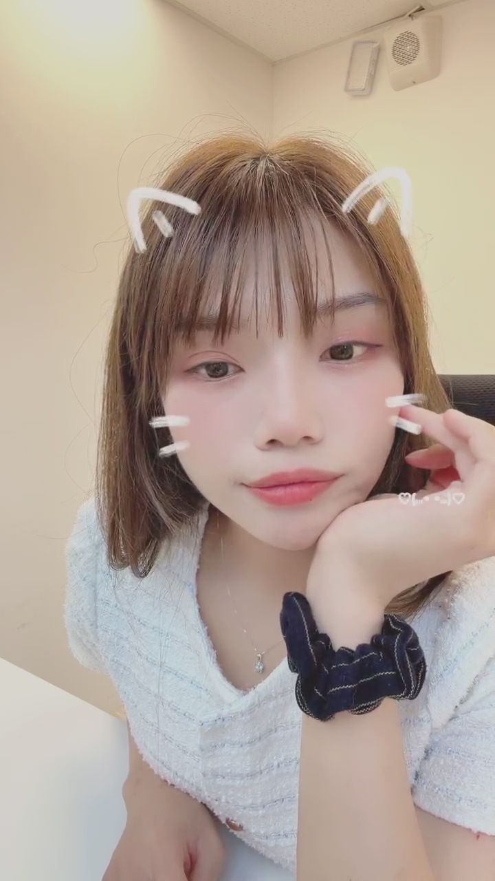 fentabunnyy : 收到我的專屬愛心了嗎?這個眨眼放電只為你準備!😉💕 #甜美 #放電 #女友感