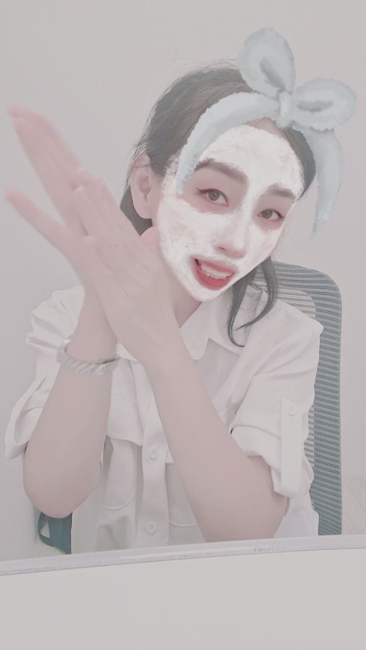  : 戴上面膜也要跟著節奏一起動！這波手勢舞你給幾分？✨ #手勢舞 #居家日常 #可愛