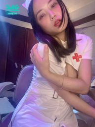 dreamyloli : 小護士m字腿