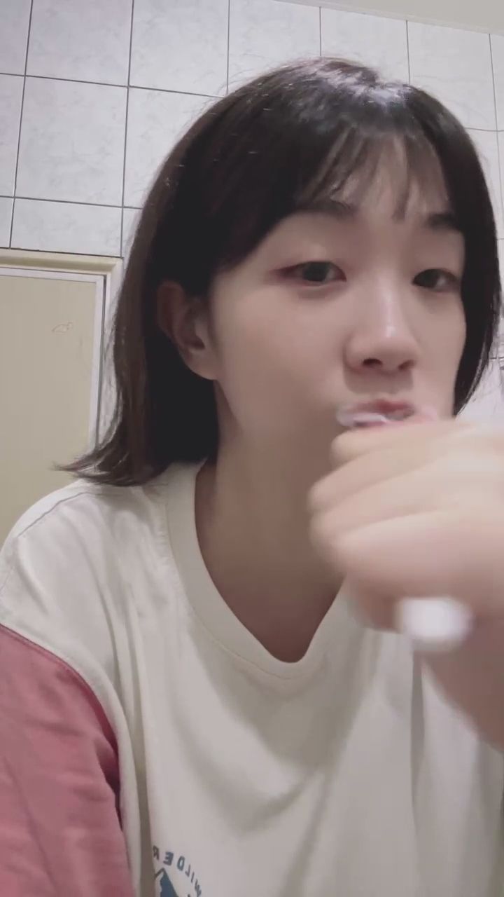meijiu__ : 刷牙的真實模樣都被你看光了...💦 #日常 #私密視角 #刷牙 #居家生活