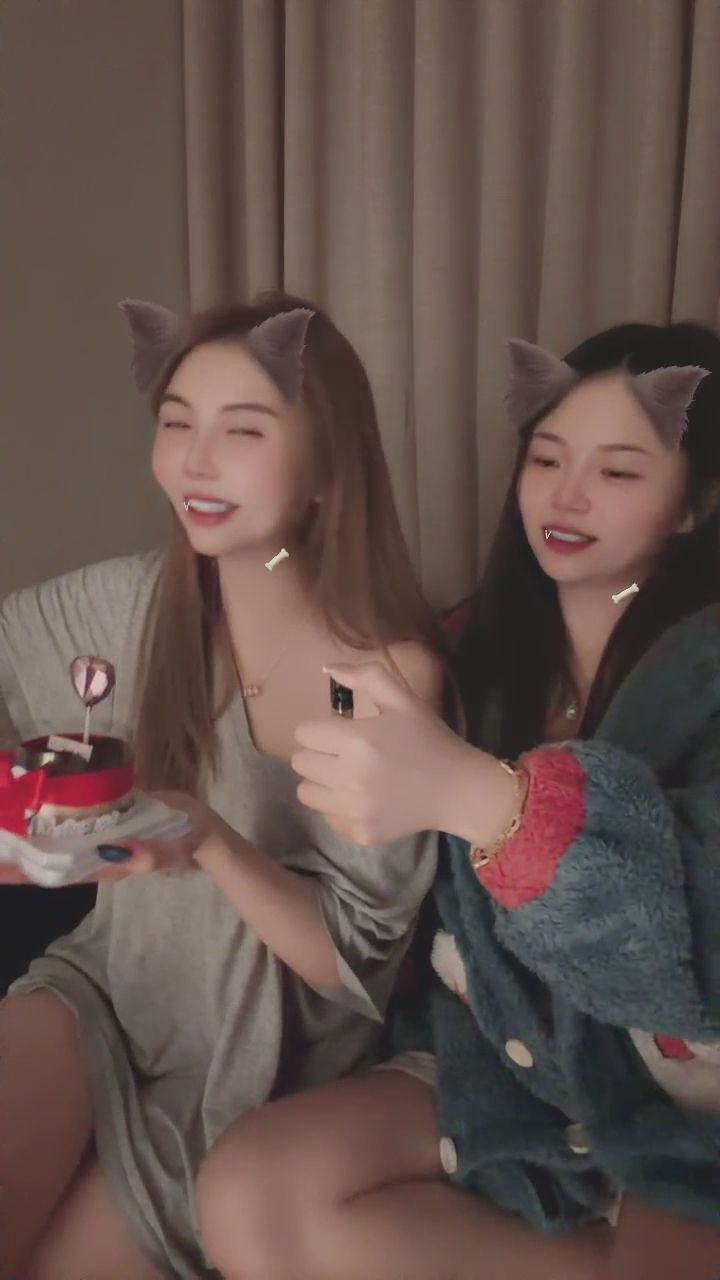  : 和我們一起點燃這份心動的時刻吧 🎂✨ #慶生 #親密 #閨蜜