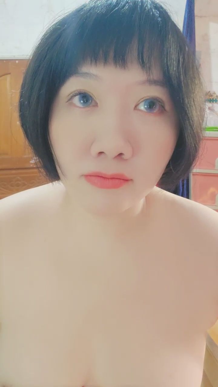  : 靠近一點，感受我的專屬魅力與眼神...💋👀 #性感 #近距離 #福利 #誘惑