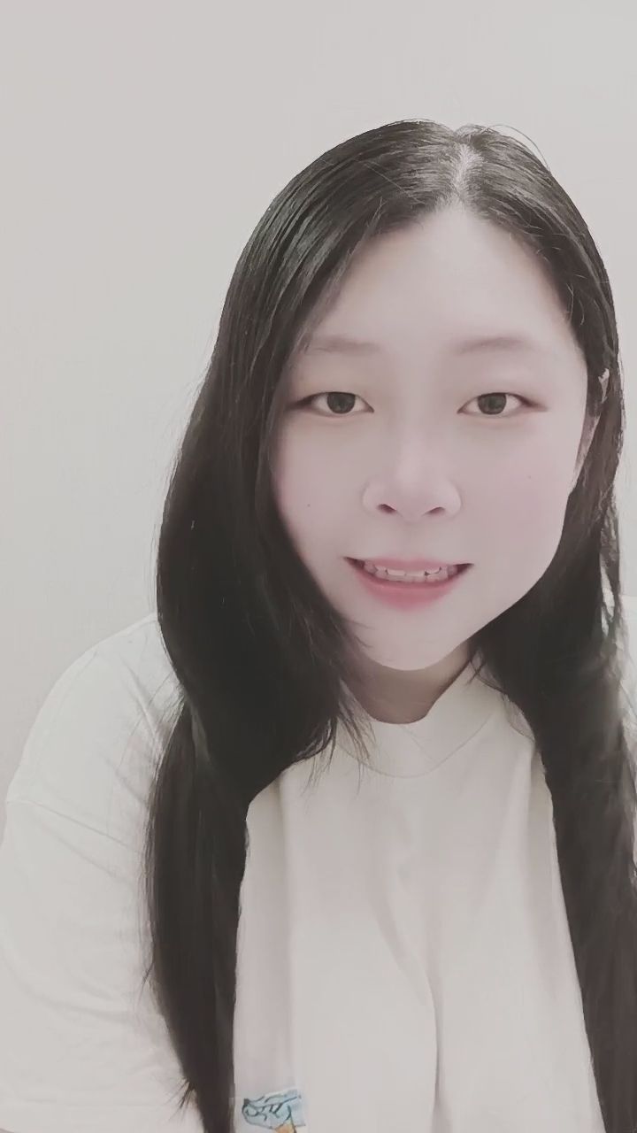  : 就這樣看著你，想對我說些什麼呢？👀 #女友感 #心動對視 #私密陪伴