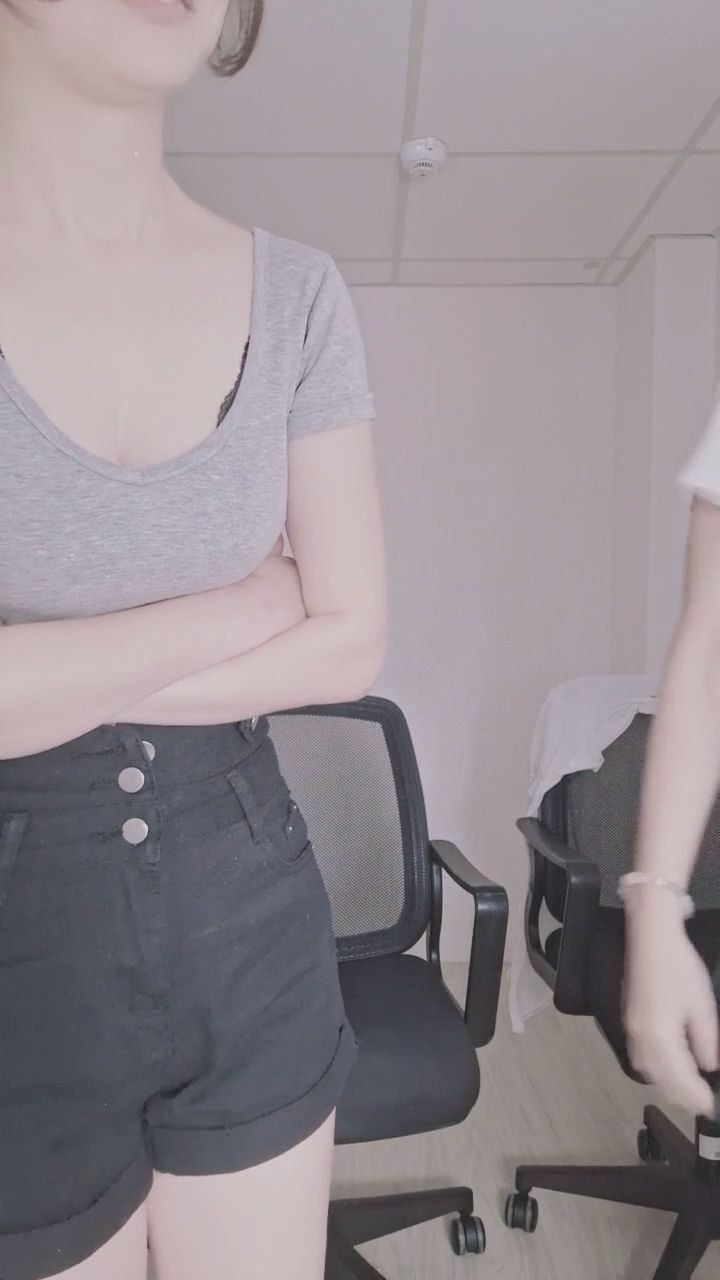  : 慢慢靠近你，這個距離剛剛好嗎？😘 #心動瞬間 #近距離 #微性感