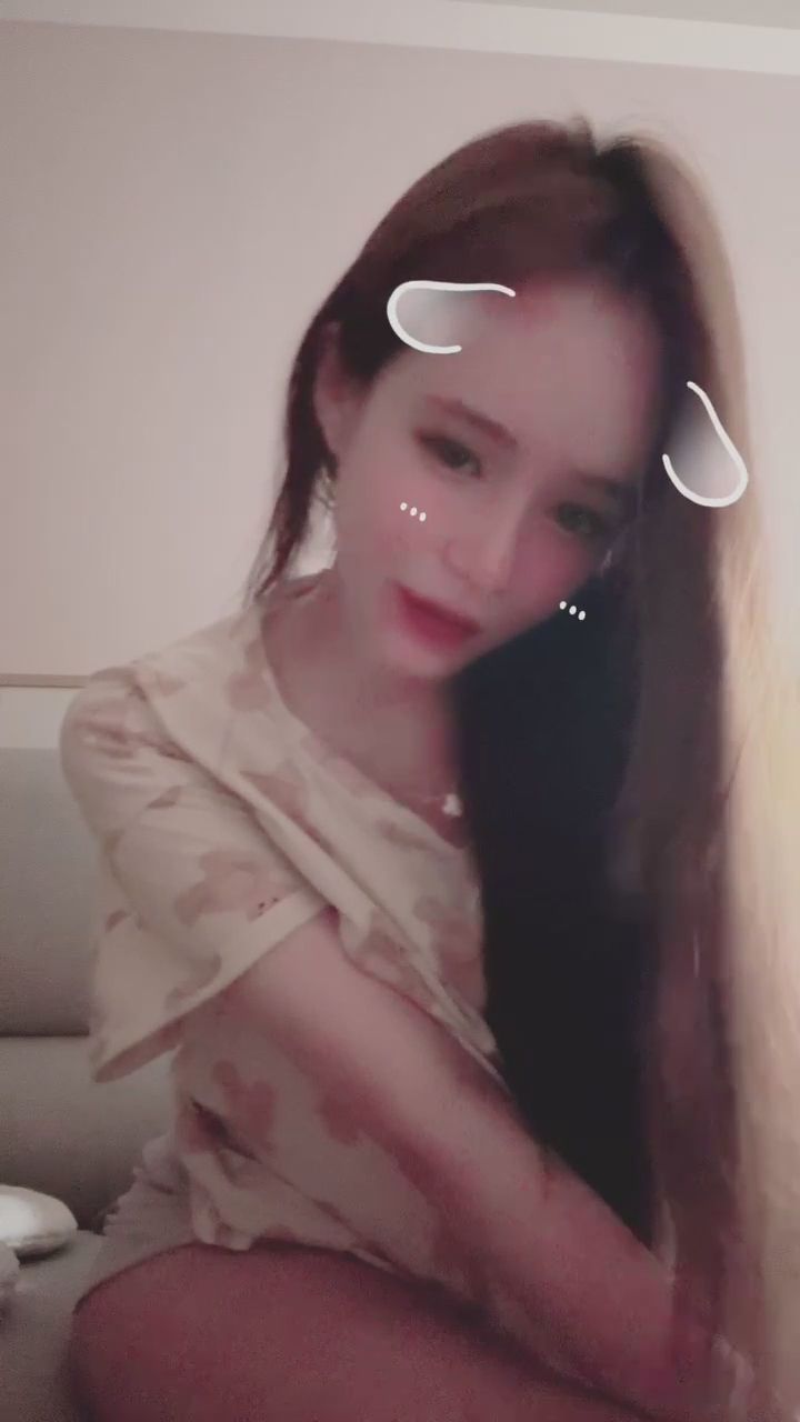  : 居家服下的曼妙曲線，一站起來就藏不住了 👀 #居家日常 #好身材 #曲線