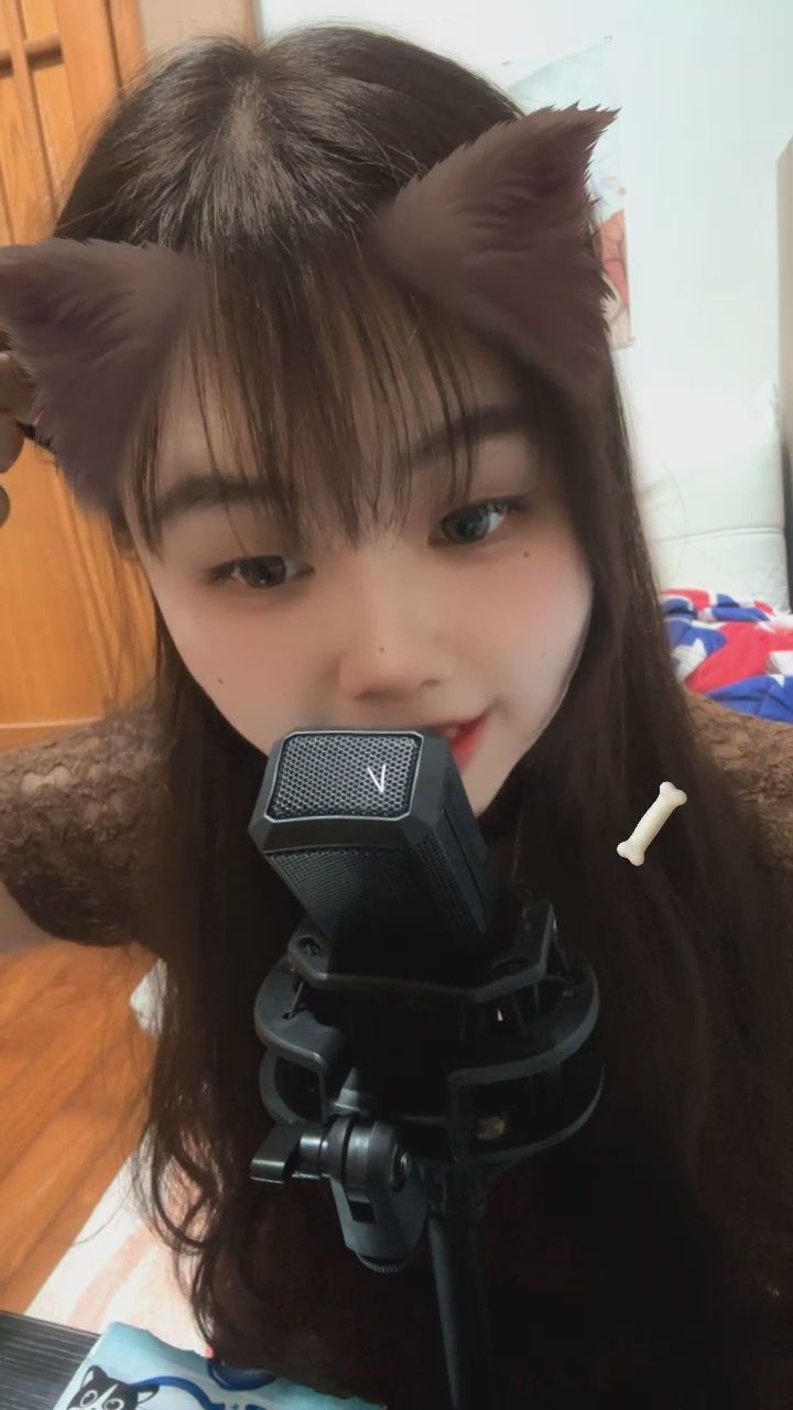  : 撥弄頭髮的瞬間，這個笑容我給滿分！💯🎀 #自然系女孩 #甜美日常 #心動警告
