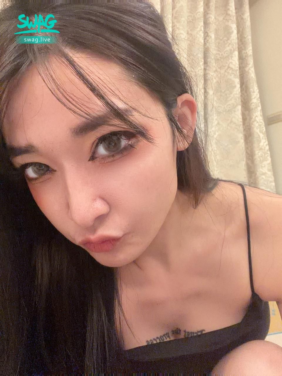 sugercathy : 在客廳嘟嘴怎麼拍都美