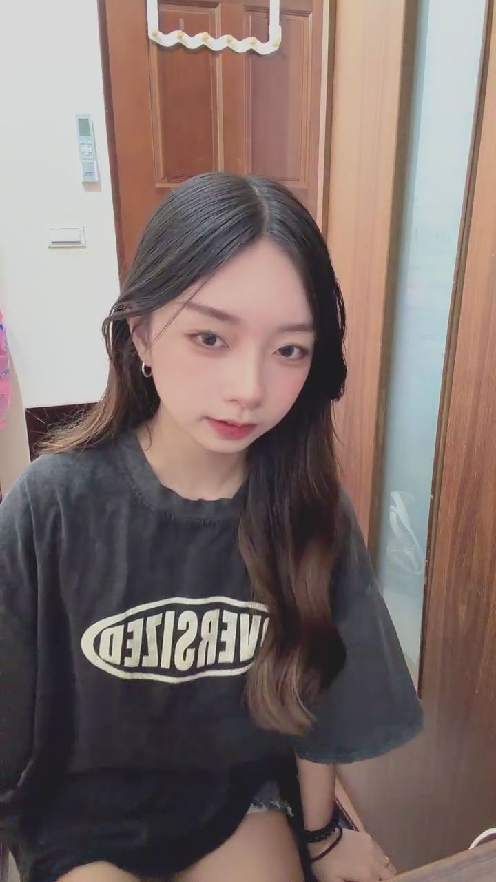  : 這柔軟度你給幾分？驚人的高難度拉筋挑戰與近距離心動對視！ #拉筋 #柔軟度 #正妹