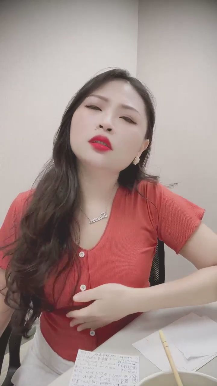 bbb.36.2001 : 迷人紅唇與貼身紅衣 ❤️🔥 #紅唇 #吃播