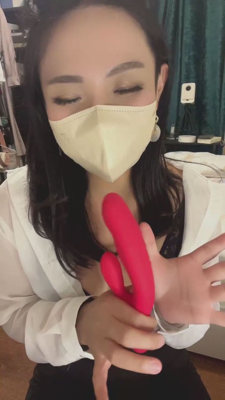 yourbootygirl : 新玩具測試中，這震動頻率讓她完全融化了🤤 #玩具實測 #真實反應