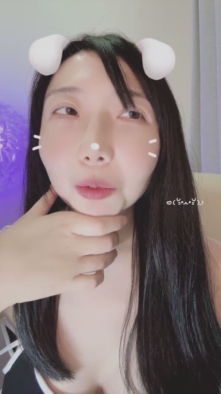  : 雙手托腮的溫柔凝視，這樣近距離的對話讓你心跳加速了嗎？🥰 #溫柔 #女友感 #心動瞬間