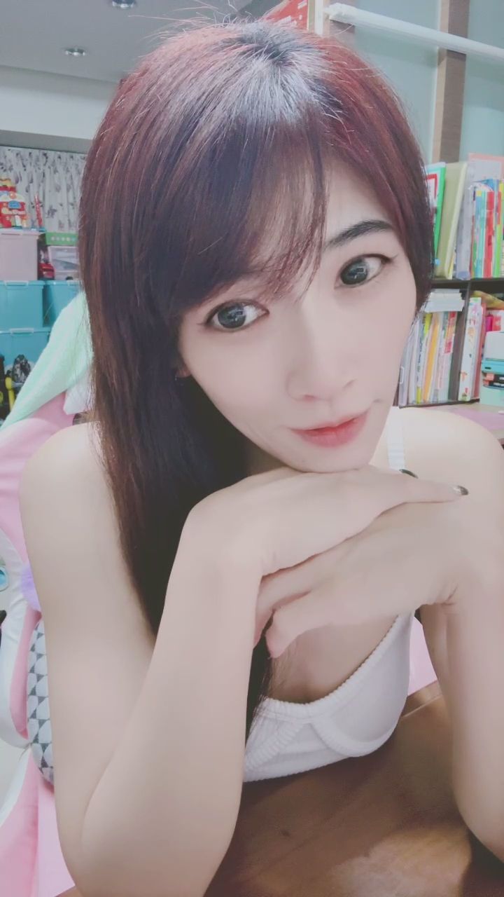  : 撥頭髮的瞬間太溫柔啦～雙手托腮看著你的眼神超有愛！🥰 #溫柔日常 #托腮 #男友視角
