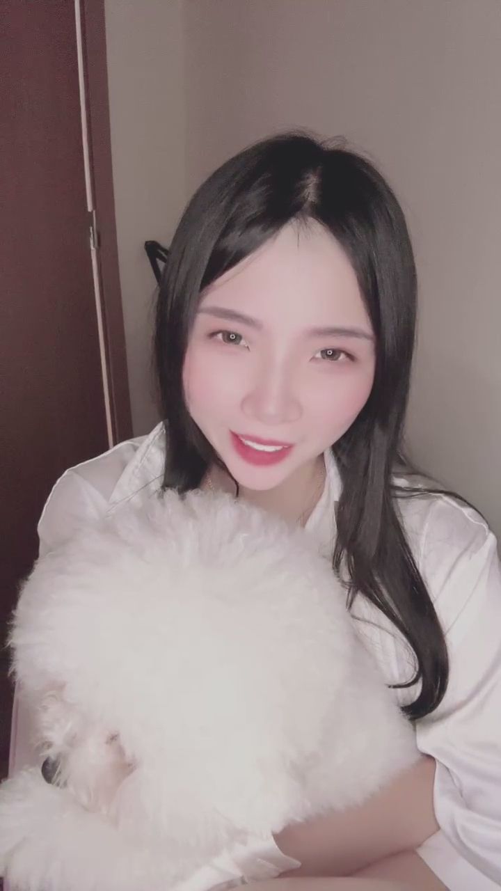 jn_cutie : 想不想當我懷裡的那隻小狗呀?🐶❤️ #寵物日常 #甜美主播 #互動