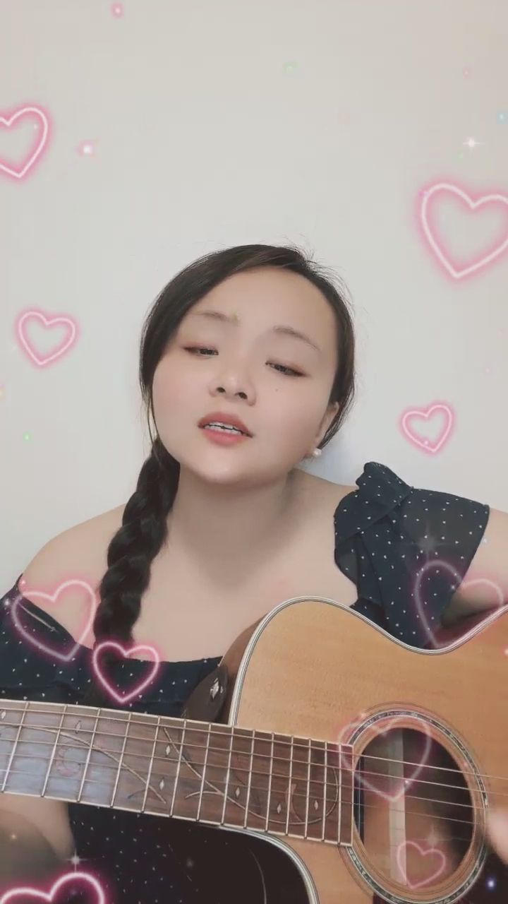 snarlingclaw3192 : 完全沉浸在旋律裡,這份熱情你能感受到嗎?🎸❤️ #深情演唱 #音樂分享 #專注