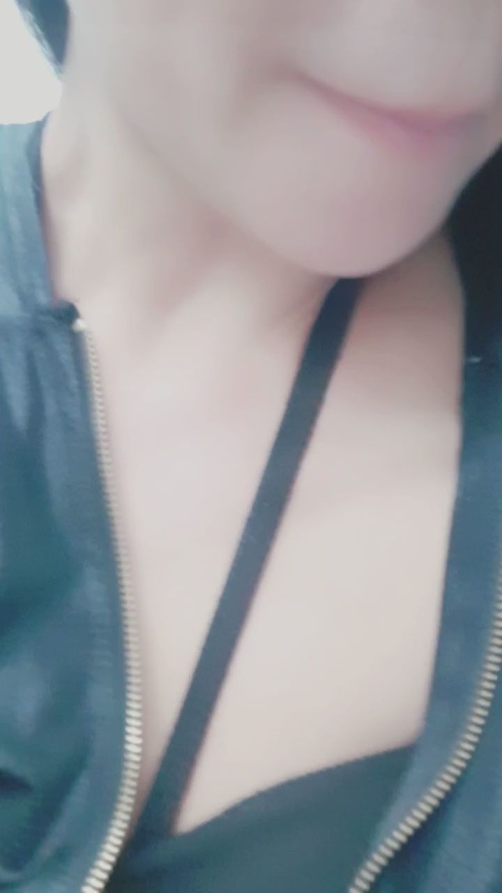  : 專注看著我的唇，有話想對你說... 💋 #私密 #特寫 #心動