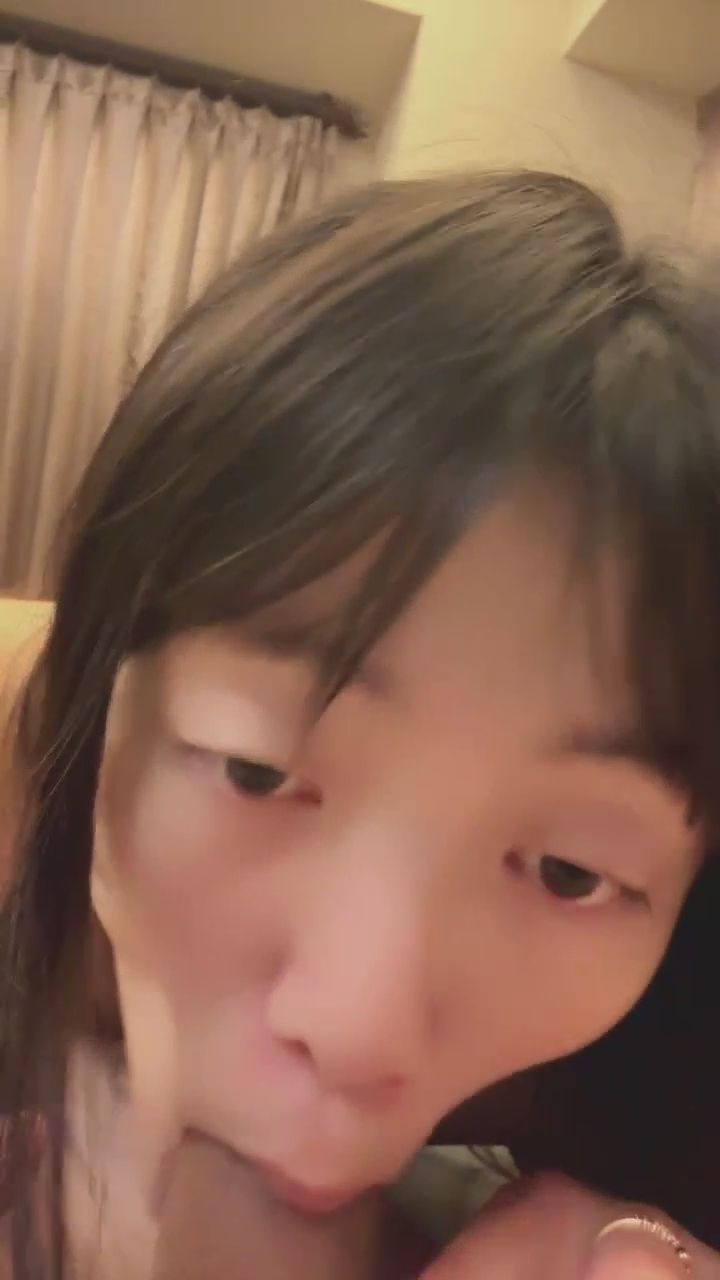  : 專注深情的口技服務，最後那個挑逗眼神直接電暈你！ #口交 #挑逗眼神 #臉部特寫