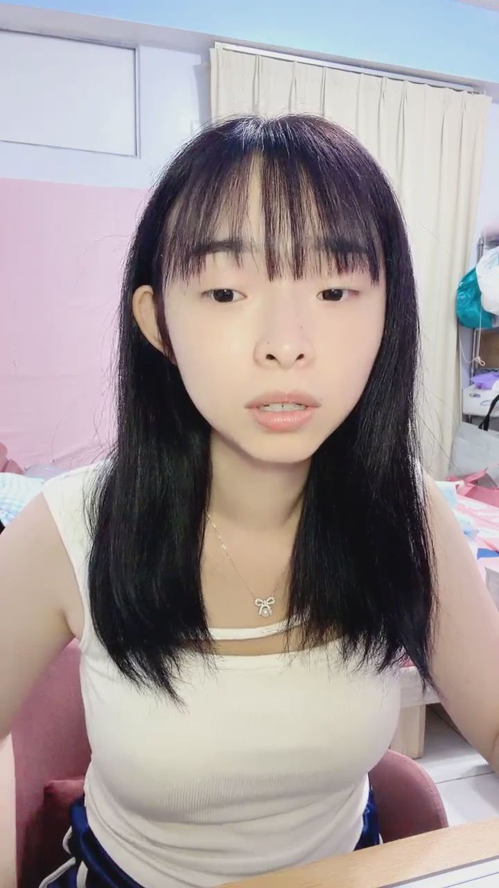  : 被這個燦爛笑容融化了！距離靠得太近了吧😳 #甜美笑容 #心動瞬間 #直播精華