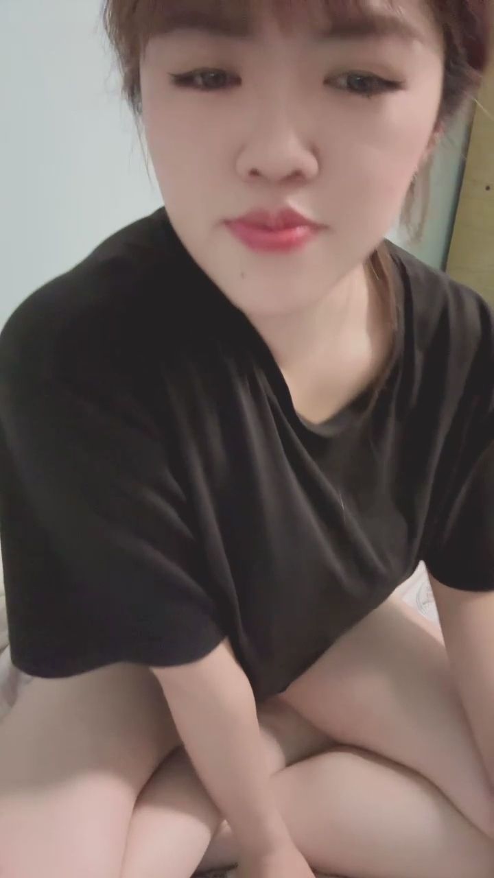  : 這件紫色的性感小秘密，你喜歡嗎？送你一個專屬愛心～💜✨ #性感內衣 #私密開箱 #女友日常 #心動