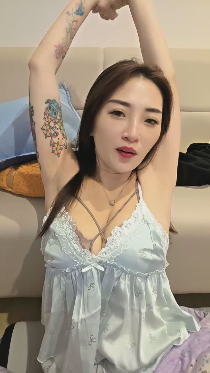 az77993 : 伸個懶腰,準備好跟我度過這個夜晚了嗎? #蕾絲睡衣 #慵懶日常 #刺青女孩
