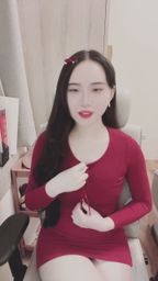 _mai_ : 瞬間鬆開的衣領 有讓Babe被驚艷到嗎😍 #低胸紅裙 #性感穿搭 #心機視角