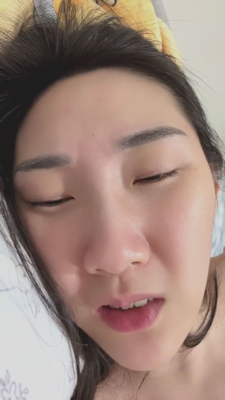 lierbaby : 眼神迷離的絕頂瞬間，感受最真實的極致歡愉...🔥 #高潮 #迷離 #真實反應
