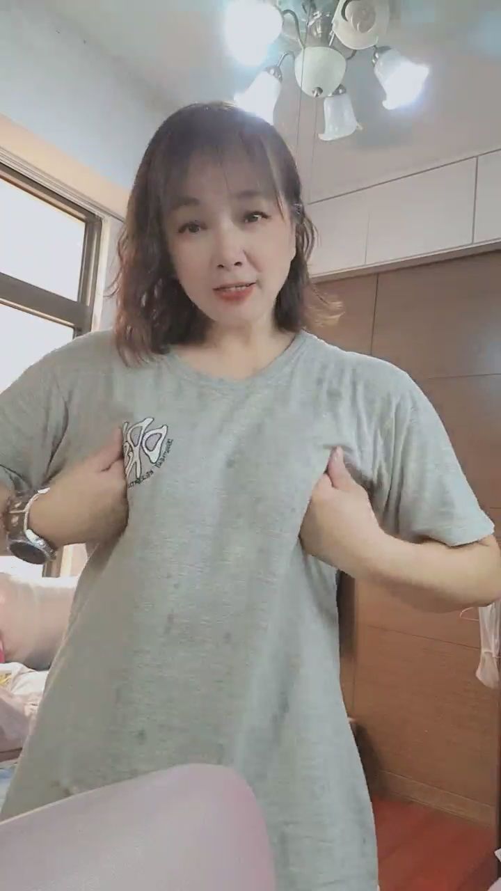 shelleydin555 : 這樣的大膽調整，是不是讓你心跳加速？😏 #居家日常 #性感挑逗 #心跳加速
