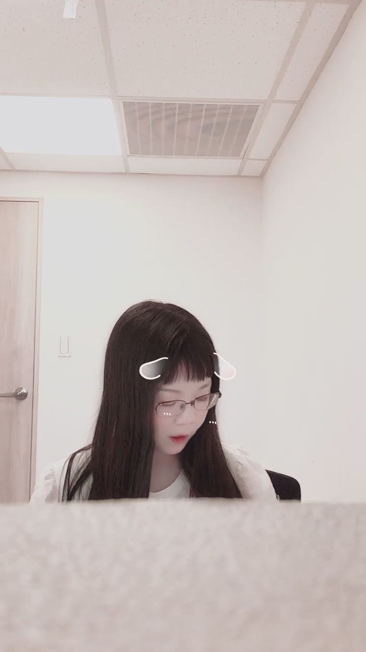  : 男友視角的甜蜜爆擊！距離拉近的瞬間，這份甜度你還滿意嗎？👓❤️ #男友視角 #心動瞬間 #甜美日常