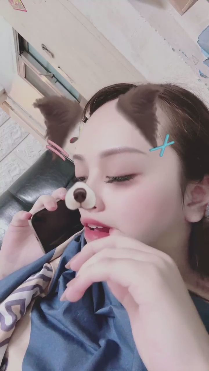  : 講電話講到一半被這樣逗弄，誰受得了啊？🫣📞 #親密互動 #挑逗 #嬌嗔Babe