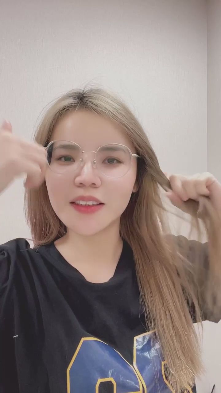  : 鄰家女孩👓伸展瞬間