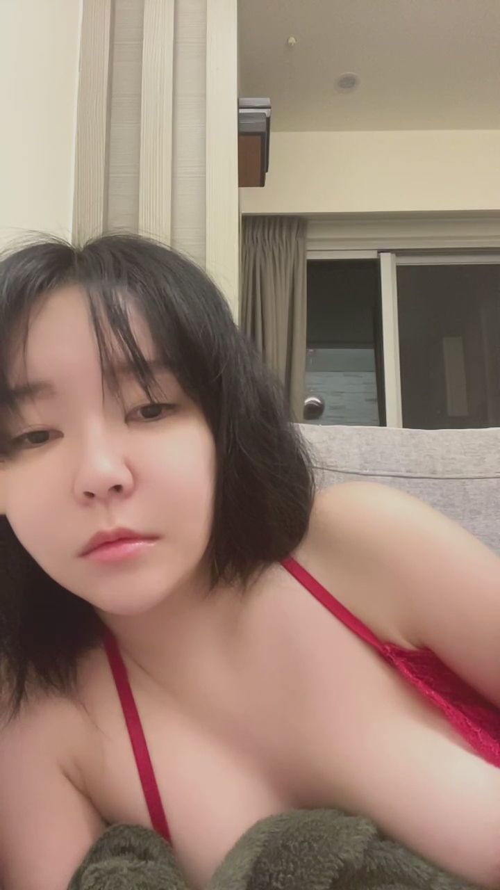 teresa0306 : 乳暈不小心跑出來了