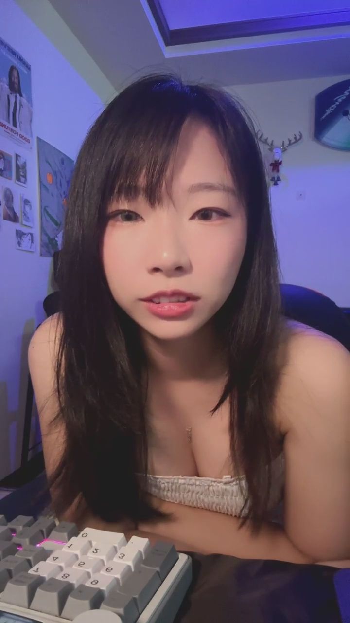 yt1435 : 一開場就被萌到了嗎？🥺 #嘟嘴 #賣萌 #特寫