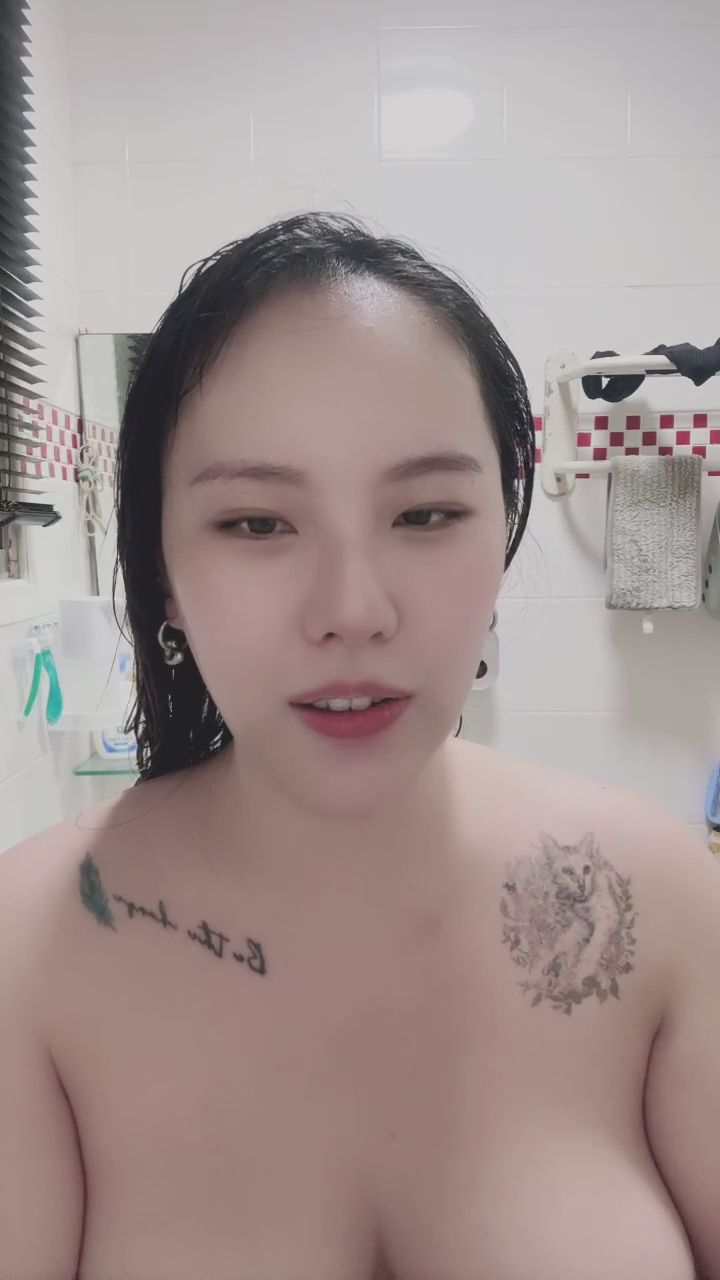 ee971014 : 捕捉每一個讓你心動的瞬間,這距離夠近了嗎? 💖💋 #近距離 #心動瞬間 #撩人
