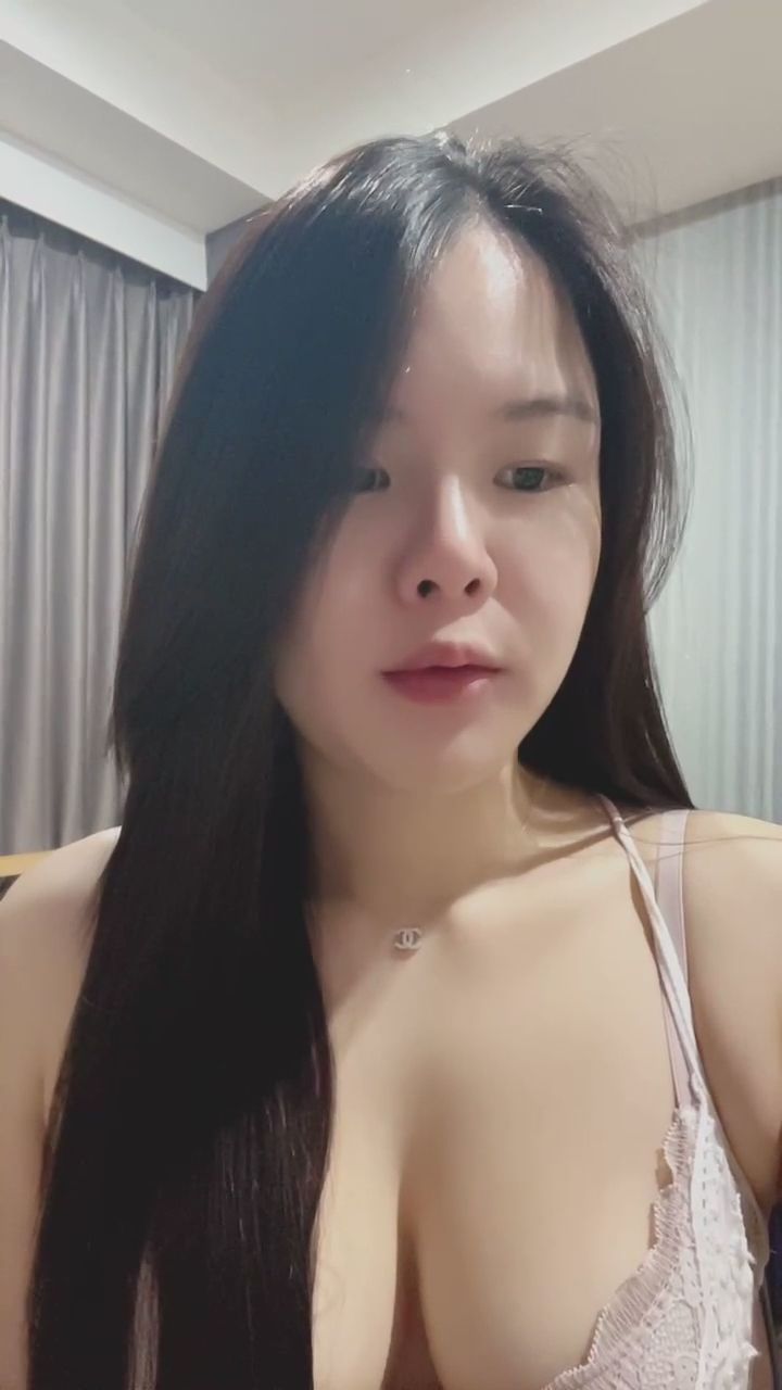  : 從近距離特寫到全身展示，這件白蕾絲背後的細節你喜歡嗎？✨ #蕾絲內衣 #全身展示 #性感穿搭