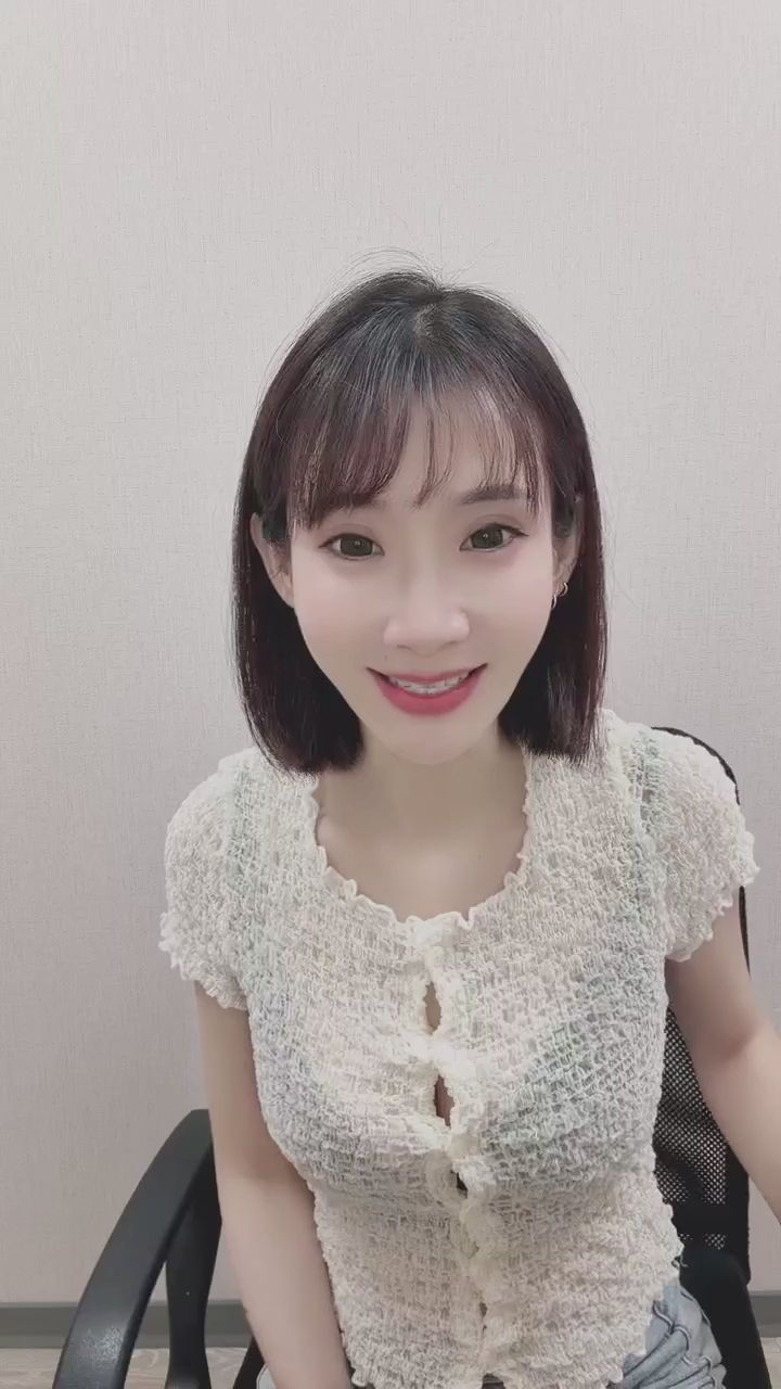  : 剛開播竟然在做這種事？這個反差萌太可愛了吧😆🧦 #反差萌 #獵奇 #真性情