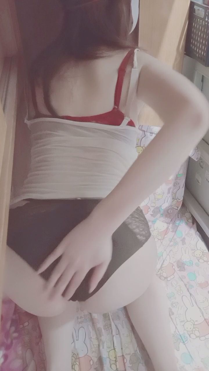  : 喜歡怎麼樣的屁股？
戴上面具後的反差，轉身這個視角你給幾分？🍑 #性感 #曲線 #背影 #誘惑
