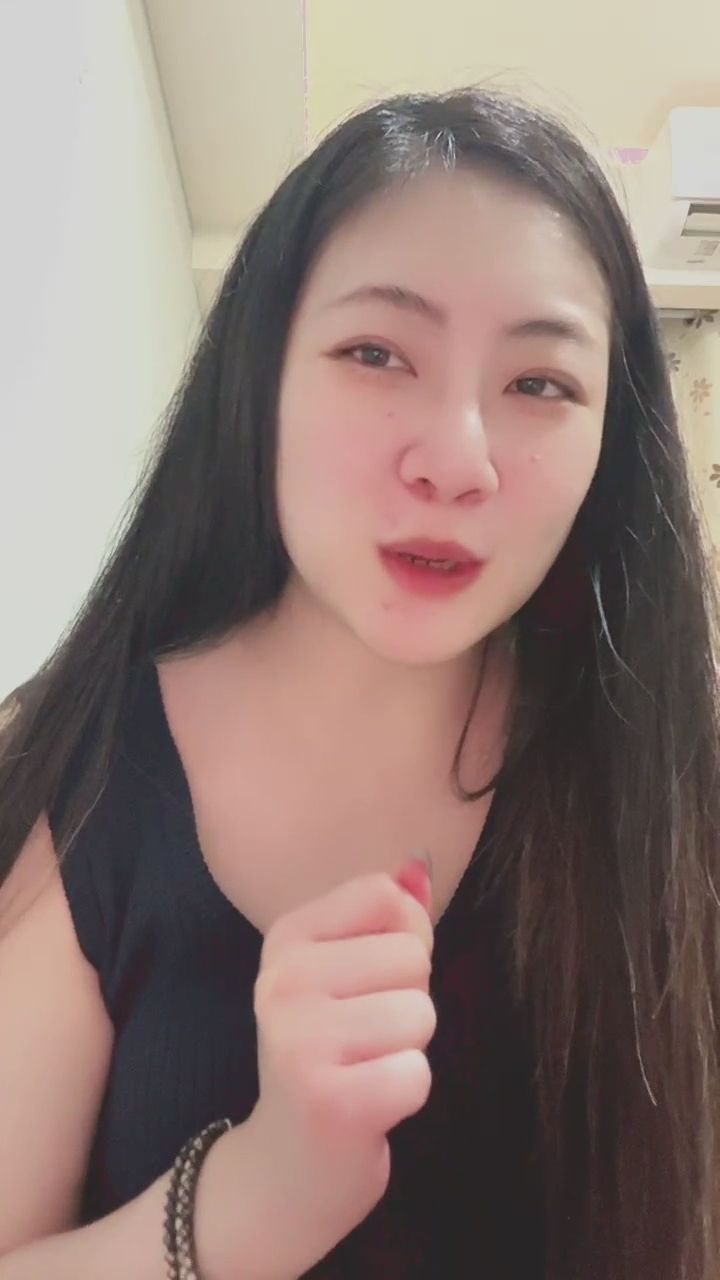 livybaby : 聽我說...你感受到我的心意了嗎?🔥❤️ #深情 #性感主播 #溫柔 #私密日常