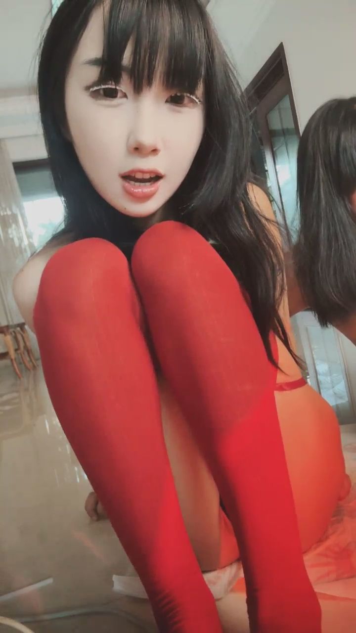  : 小水恶魔放电闺蜜一直被震到浪叫！ #性感誘惑 #紅絲襪 #大尺度