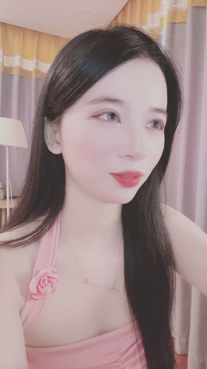  : 溫柔的眼神交會，今天也被這份甜美療癒了嗎？✨ #甜美 #女友感 #日常