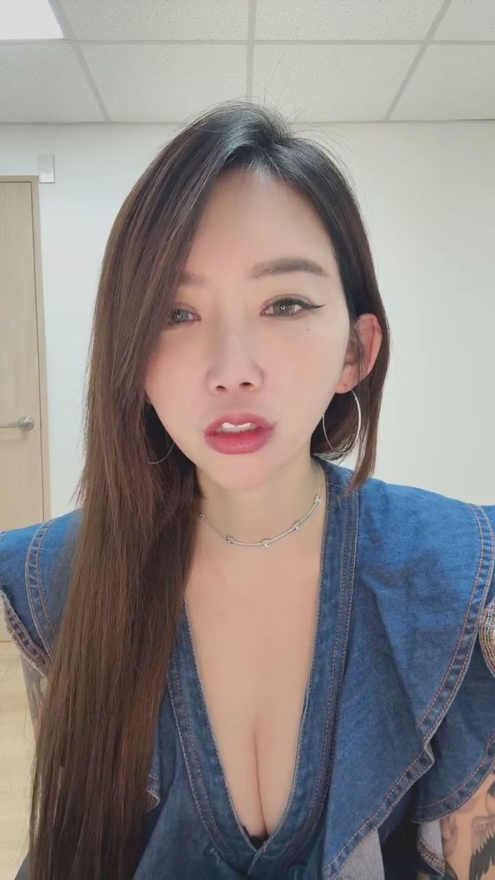  : Babe看到最後，你會發現最精彩的驚喜...！👅✨ #性感互動 #心跳加速 #誘惑日常