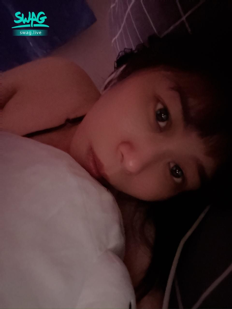  : 中秋節快樂～^ ^希望你們可以多多來我播上跟我一起玩好嗎？