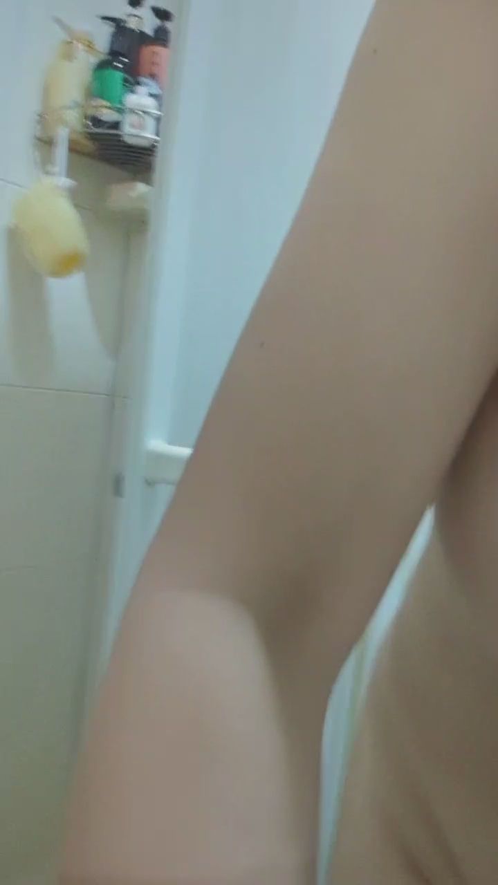  : 大膽的誘惑展現，浴室裡的私密時光～💦 #誘惑 #私密 #性感