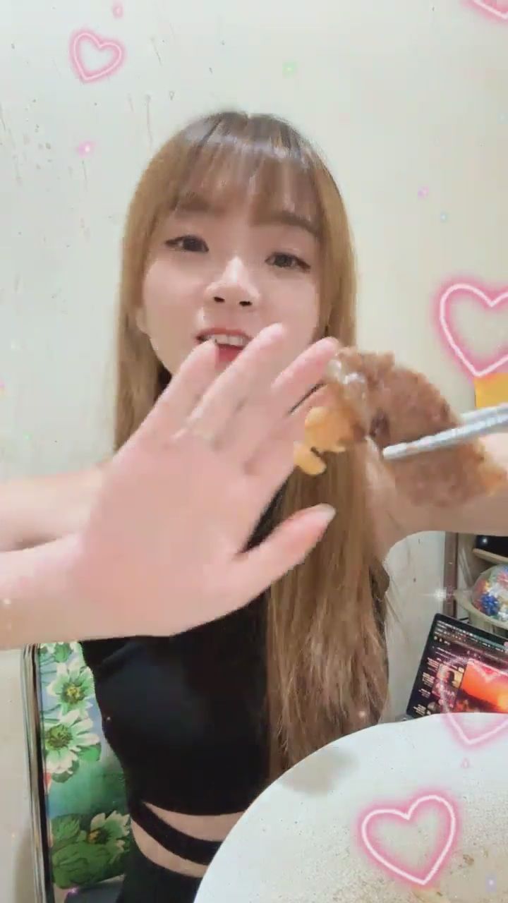  : 深夜食堂開張！這口肉讓我來餵你吃吧🍖 #深夜放毒 #吃播 #互動