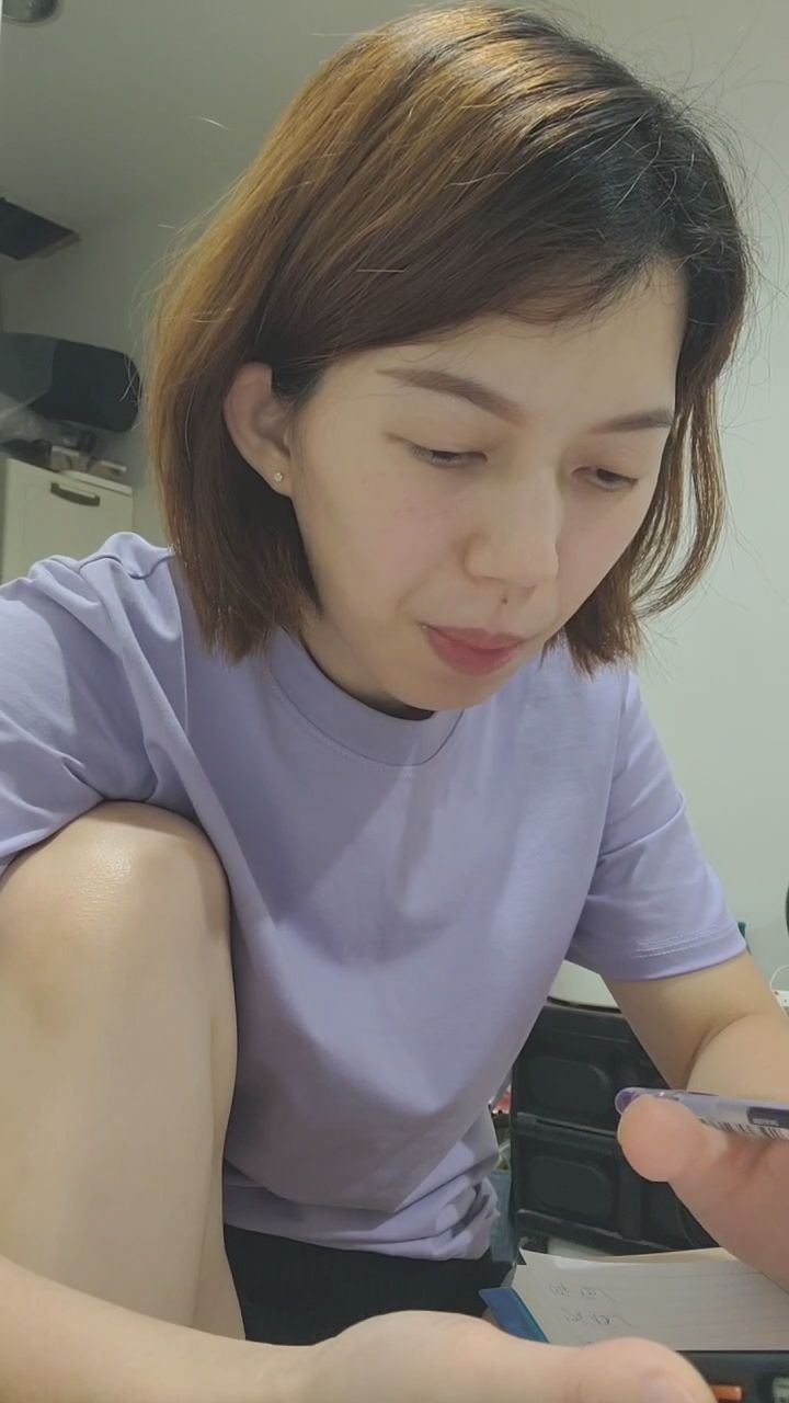  : 忙裡偷閒的小調皮，最後那個表情有沒有融化你的心？😜 #反差萌 #女友日常 #可愛